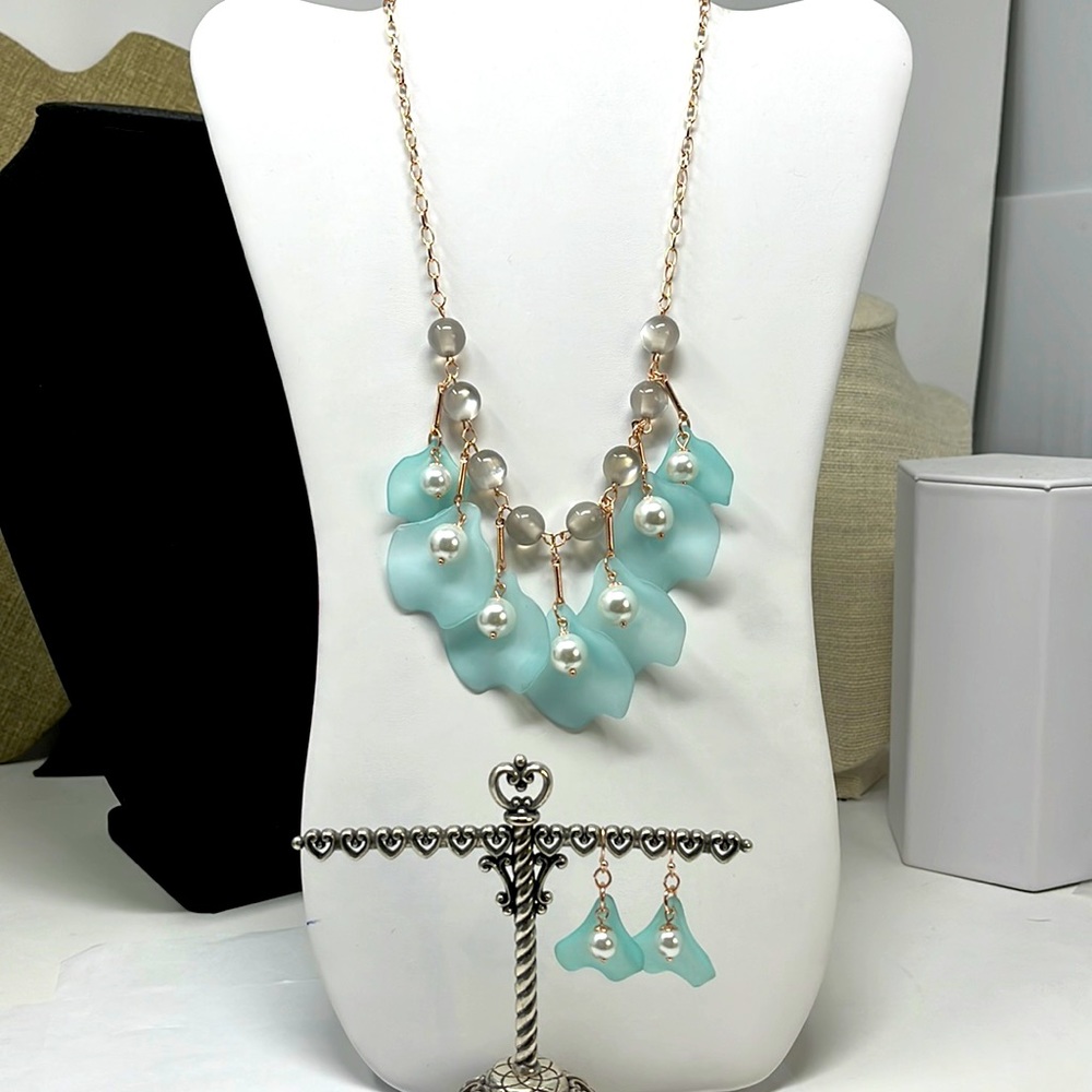 Necklace & earrings set rose gold tone, beads,blue plastic flowers pearl centers